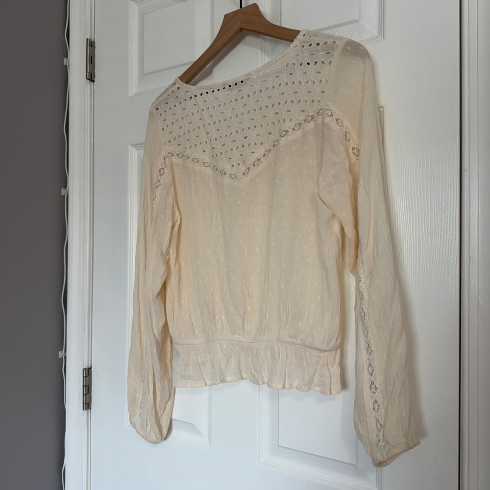 NWT American Eagle Cream Eyelet Lace Ruffle peasant Button Blouse Top L - Picture 2 of 5